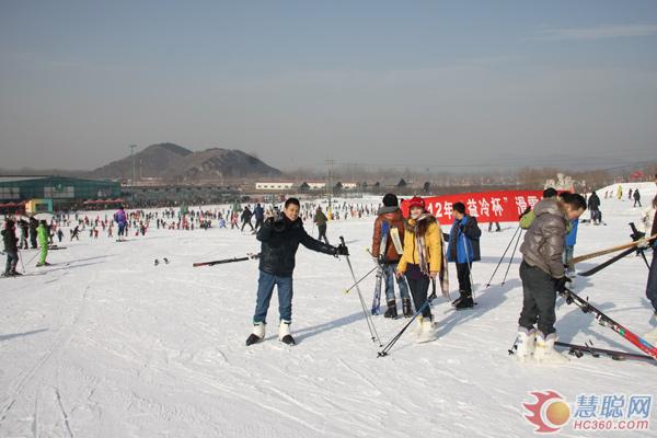 “益冷杯”滑雪大赛   冰雪中展现益冷精神