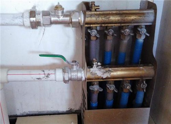 地暖滤网盖拧不动怎么办？暖气片自检过程是怎样的？