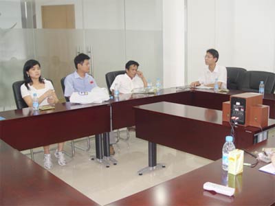 瀚艺：上级领导与员工共庆奥运盛会(图)