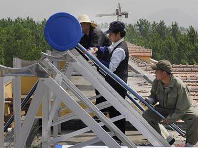 山东枣庄市兴建“太阳能示范村”(组图)