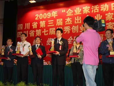 大川压缩机罗解忠获杰出企业家称号(图)