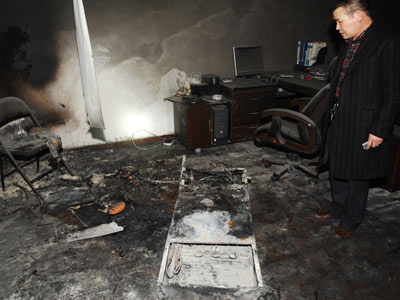 两声巨响用了半年的海信空调突然“爆炸”
