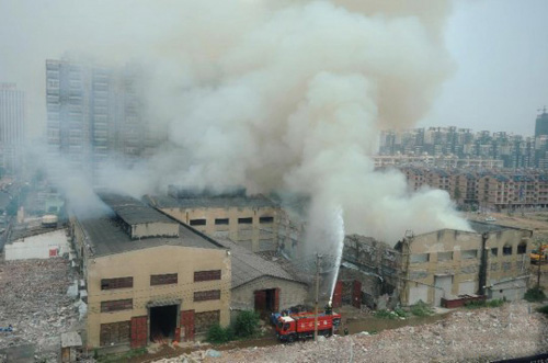 长沙高桥大市场“火焰冷库”突发大火