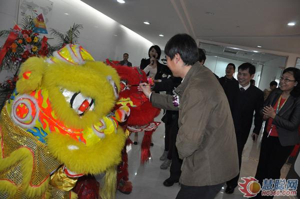 鸿远陈雨春参加慧聪网杭州分公司乔迁典礼